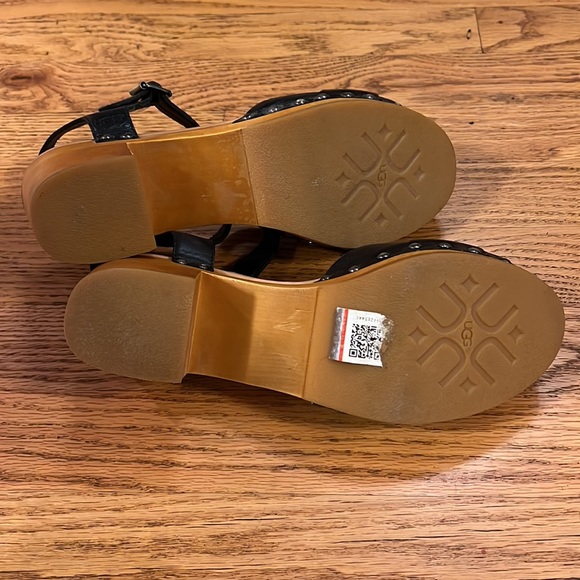 UGG Sandals 9 - Picture 5 of 5